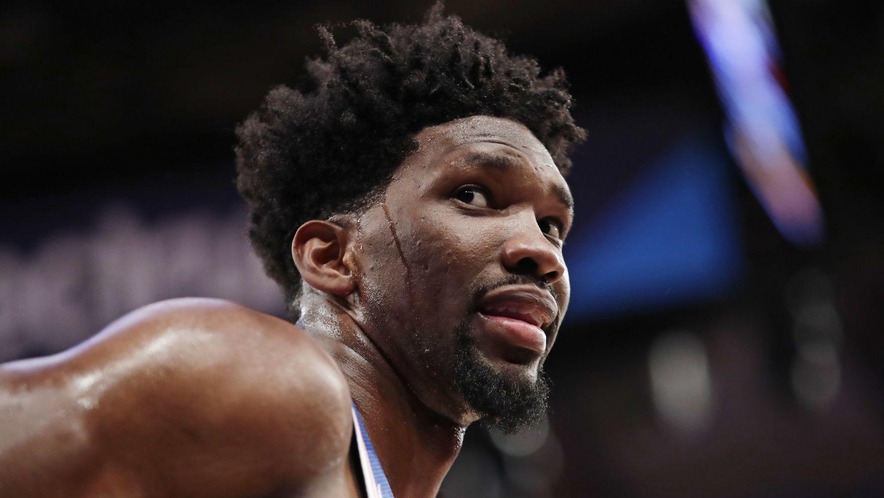 Sixers star Joel Embiid, Buffalo basketball program troll Deandre Ayton on draft night